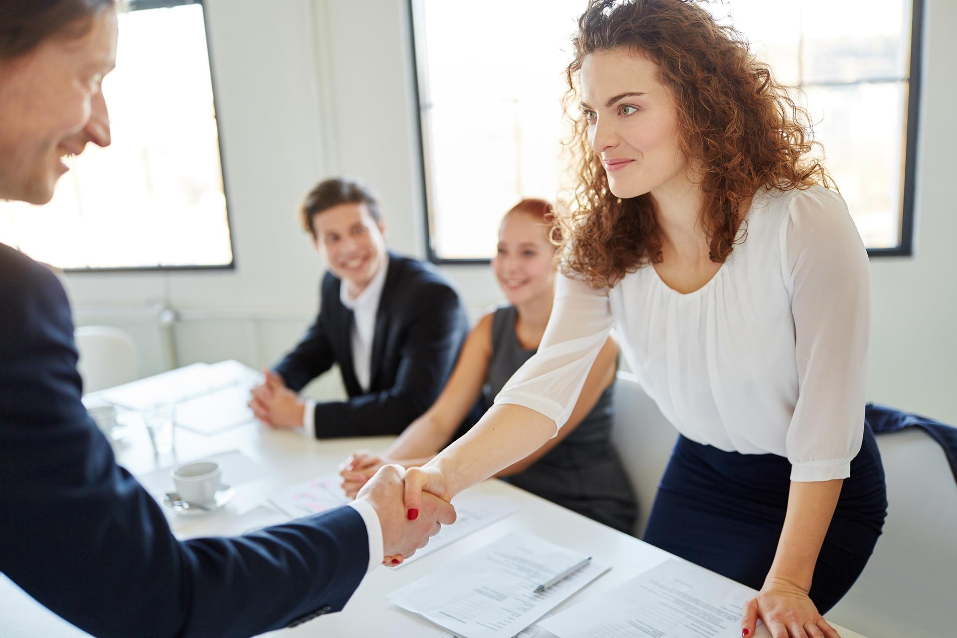 Händedruck beim Vorstellungsgespräch | Jobs Logopädie Düsseldorf