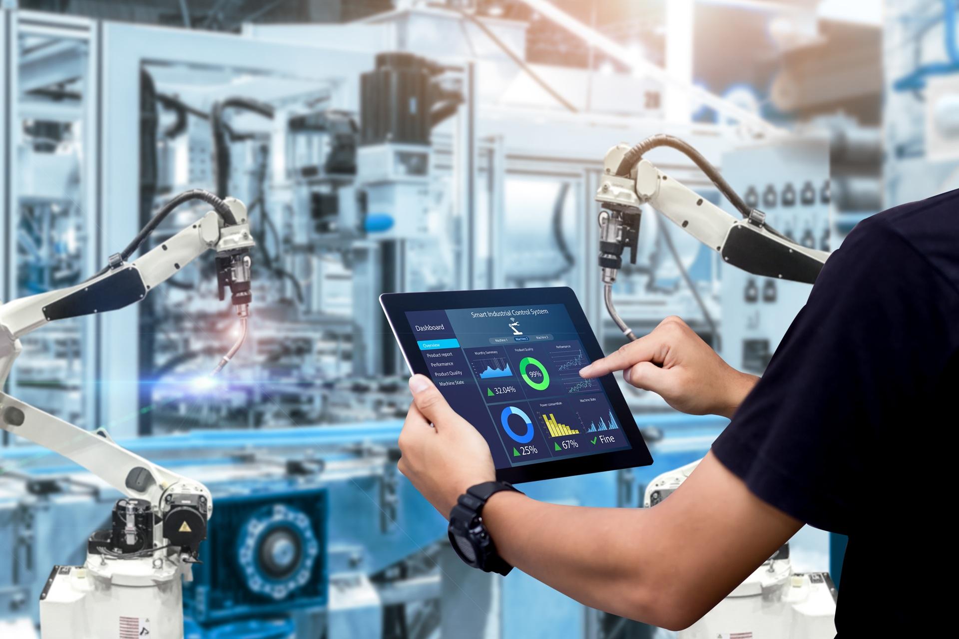 Robotersteuerung per Tablet in der Fertigung | Automatisierungslösungen